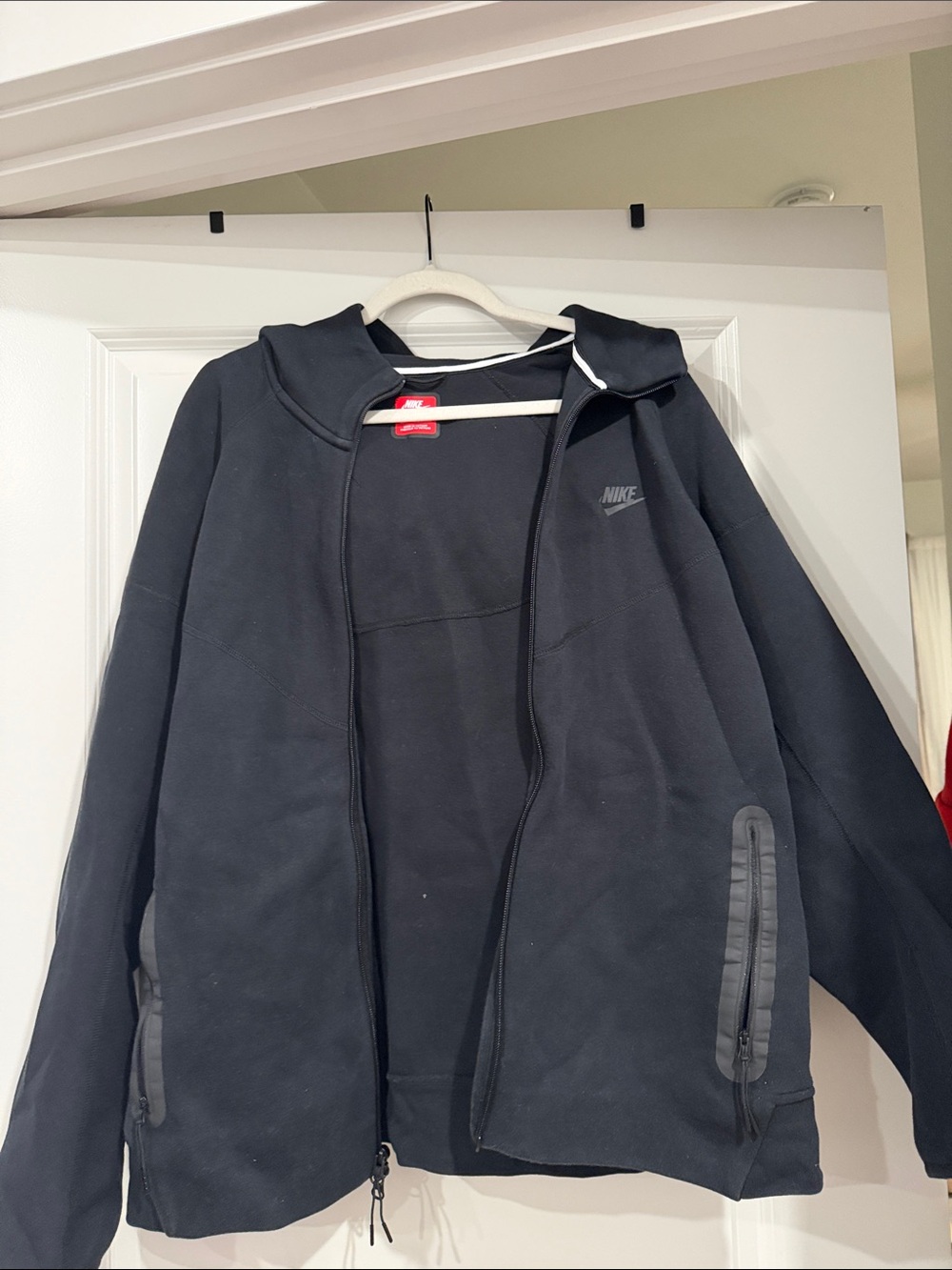 Nike Men’s Black Zip-Up Lightweight Jacket